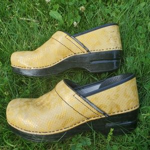 Dansko 40 patent professional clog